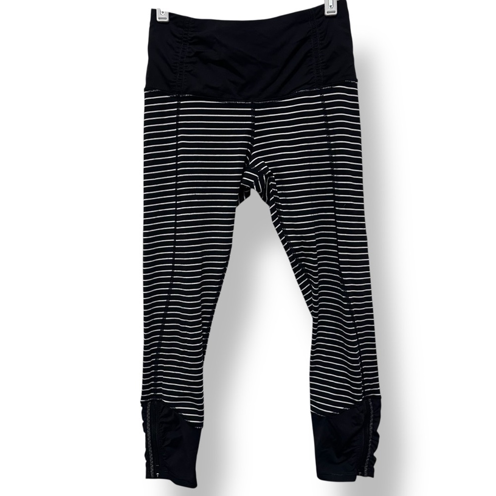 LULULEMON Runday Crop Leggings Black & White Stripe Women’s Size 4 Athleticwear